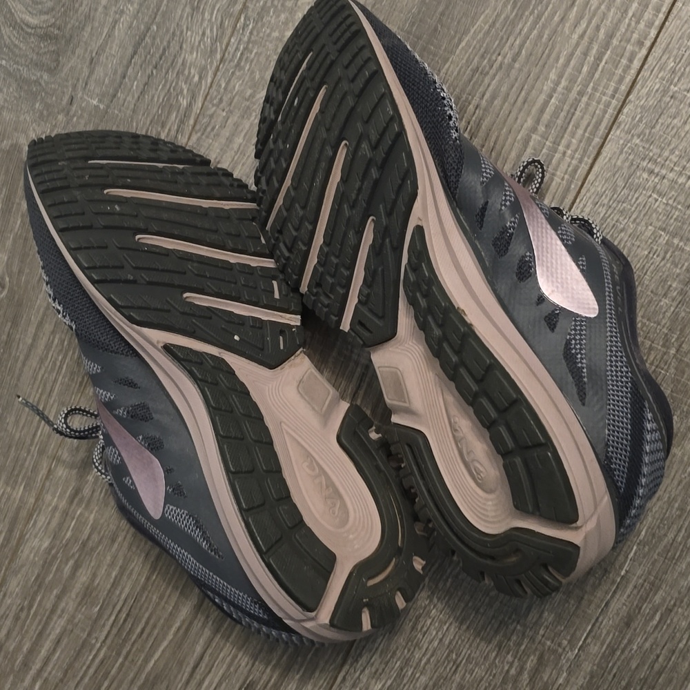 Brooks Revel Women's Charcoal and Blush Athletic Shoes. - Picture 4 of 12